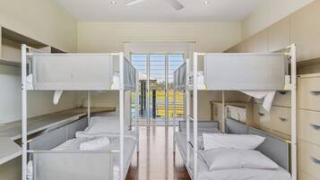 6 bedrooms, iron/ironing board, WiFi, bed sheets