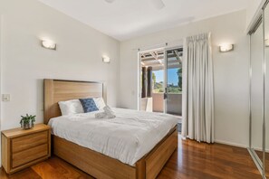 6 habitaciones, tabla de planchar con plancha, wifi y ropa de cama 
