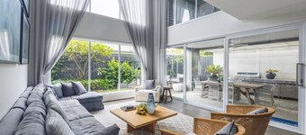 Stunning & Luxurious 4-Bedroom Mansion @Rochedale