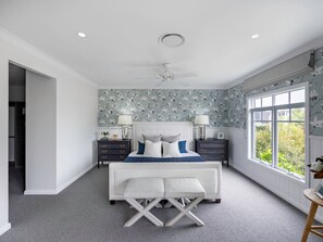 4 bedrooms, desk, iron/ironing board, WiFi