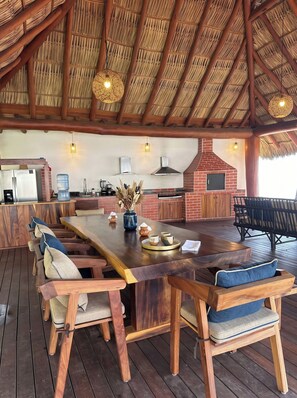 Dining - Beachfront in Manzanillo Bay-Lindo Atardecer (Troncones)