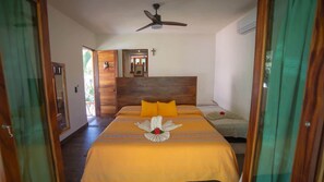 5 bedrooms, travel crib, WiFi, bed sheets - Beachfront in Manzanillo Bay-Lindo Atardecer (Troncones)