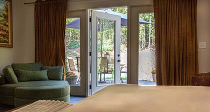 Stunning Private Cottage! Base of Beautiful Lookout Mtn; 10 miles to Chattanooga; Rock City, Hiking