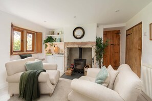 TV, peis, DVD-spiller og stereoanlegg