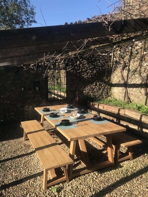 Outdoor dining - Beautiful Cottage nr Mendip Hills, Private Parking (Chilcompton)