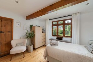 4 Schlafzimmer, Schreibtisch, Bügeleisen/Bügelbrett, WLAN