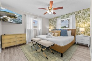 5 habitaciones, escritorio y tabla de planchar con plancha 