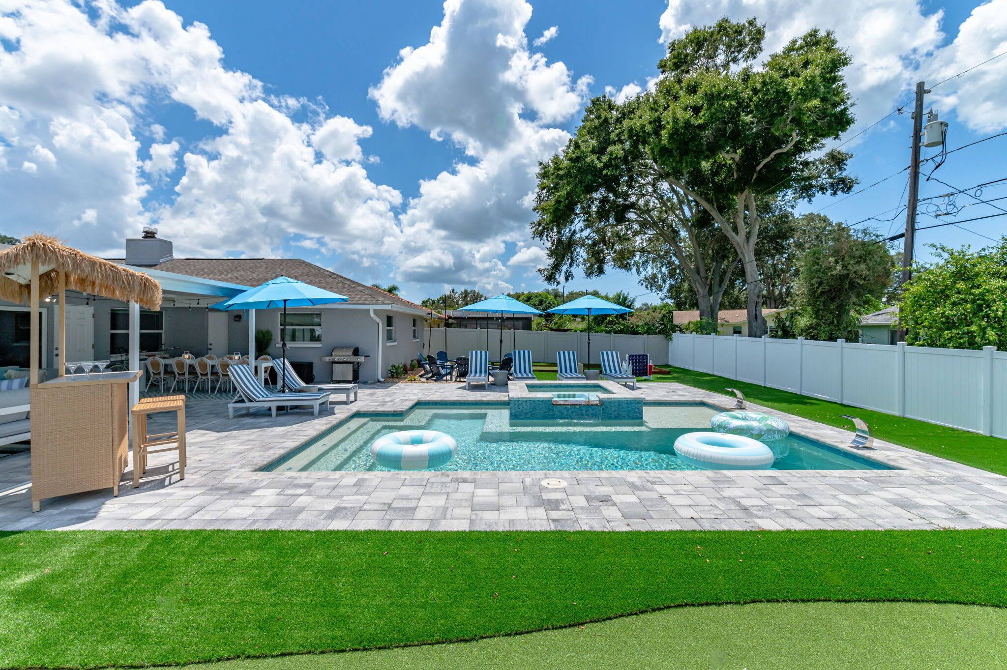 Een verwarmd zwembad