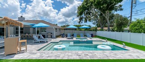 Een verwarmd zwembad