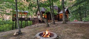 Views for Miles! Outdoor Fireplace~ Hot Tub