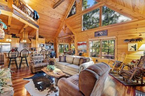 Fernseher, Kamin, Videospiele, Arbeitsbereiche