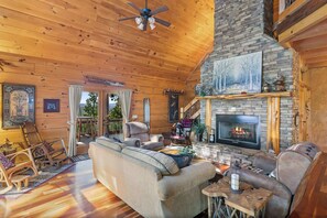 Fernseher, Kamin, Videospiele, Arbeitsbereiche