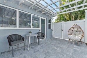 Terrace/patio - Spacious Studio in the Heart of FTL!  Hot Tub (Oakland Park)