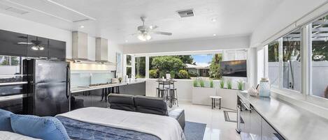 1 slaapkamer, een strijkplank/strijkijzer, wifi, beddengoed