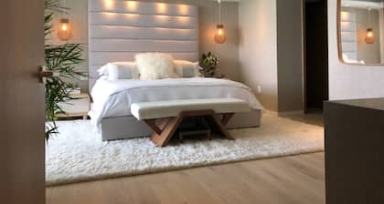 4-bedroom house with WiFi and AC in delightful Overland Park