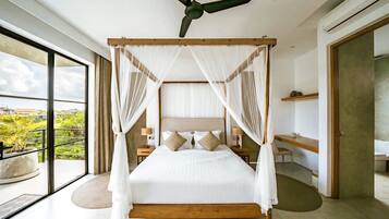 Design villa, 3 slaapkamers, privézwembad | 3 slaapkamers, een kluis op de kamer, een bureau, een laptopwerkplek