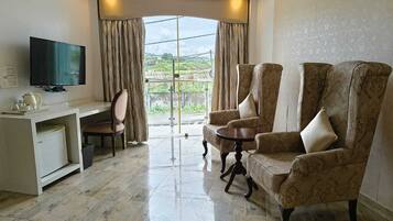 Classic Suite Rooms With Balcony | Desk, free WiFi