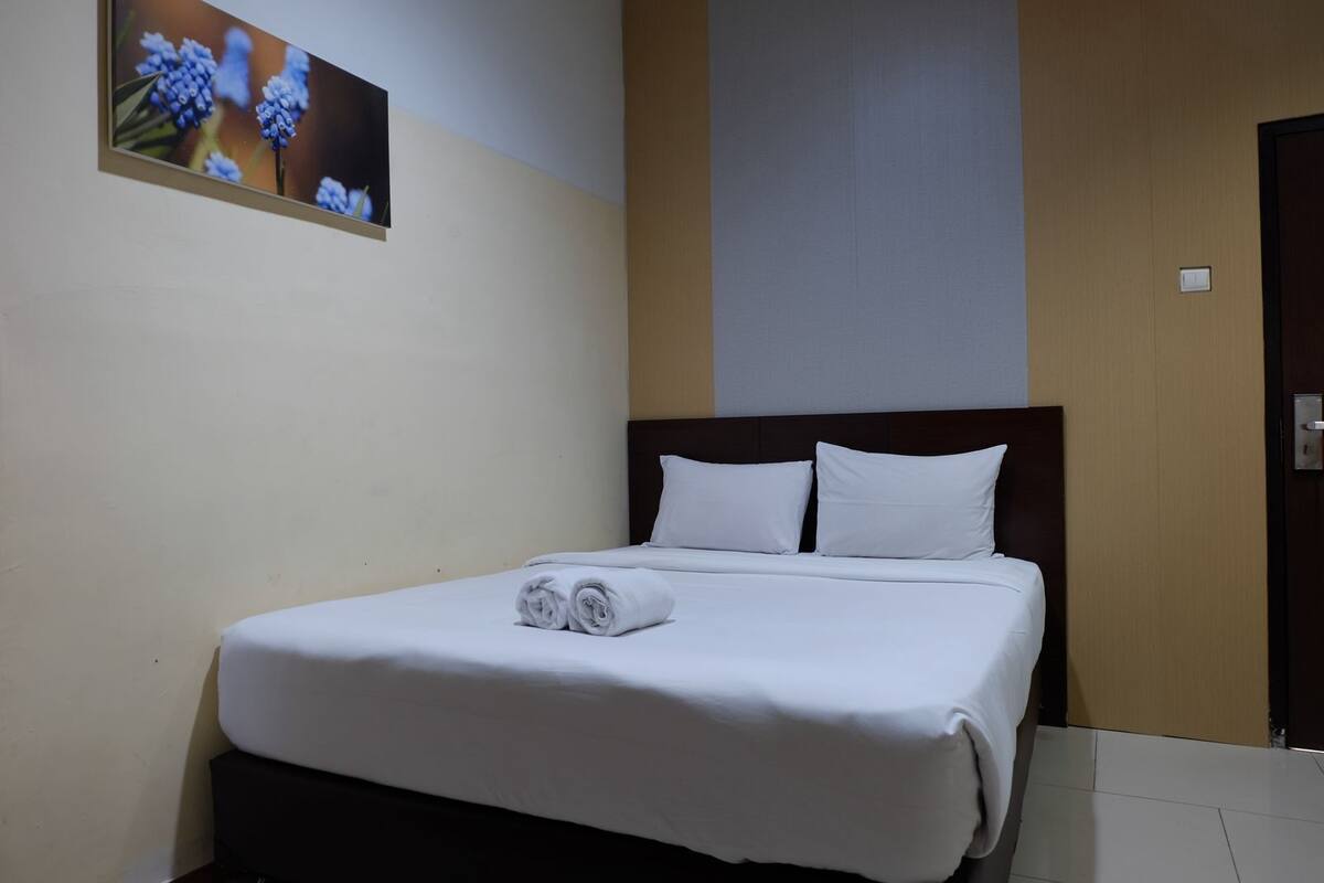 Deluxe Double Room | 1 bedroom, bed sheets