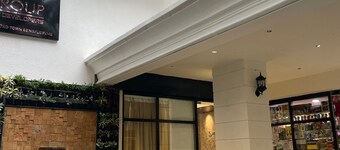 เอเค แคสเซิล สวีทส์