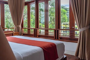 4 bedrooms, premium bedding, in-room safe, blackout curtains