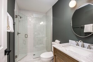 Douche, serviettes fournies
