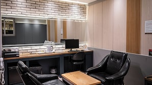 Deluxe Room | Laptop workspace, WiFi (free) - Hotel Bom (Pohang)