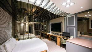 A modern hotel room with a bed, desk, and seating area. - Hotel Bom (Pohang)