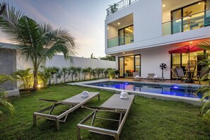 Outdoor dining - Villa Kailua - Beautiful 2 bedroom villa with pool in Rawai with sea view (Mueang Phuket)
