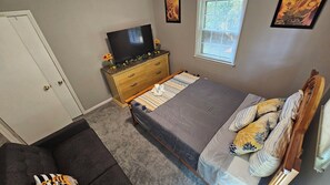 2 bedrooms, iron/ironing board, WiFi, bed sheets