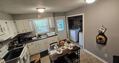 Greenville Retreat Centrally located sleeps 5 near ECU Stadium and Hospital