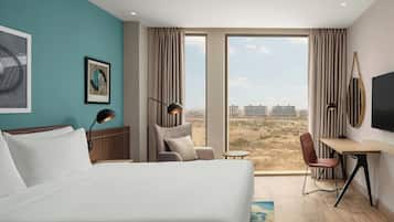 Hypo-allergenic bedding, minibar, in-room safe, desk