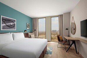 Ropa de cama hipoalergénica, minibar, caja fuerte y escritorio