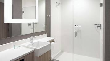Rainfall showerhead, free toiletries, hair dryer, towels