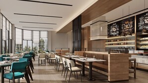 A modern restaurant with high ceilings, large windows, and a variety of seating options including tables and booths. - Fairfield By Marriott Changshu Hi-Tech Zone (Suzhou)