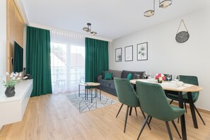 1 bedroom, bed sheets - Baltic Twist Apartment by Renters (Wladyslawowo)