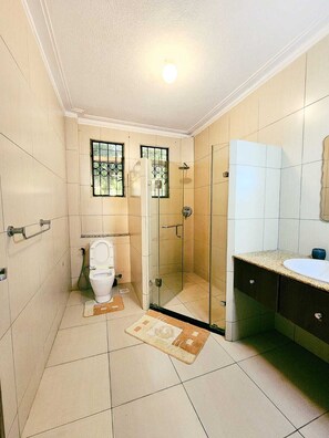 Bathroom - Lux Suites Sebuleni Apartments Nyali (Mombasa)