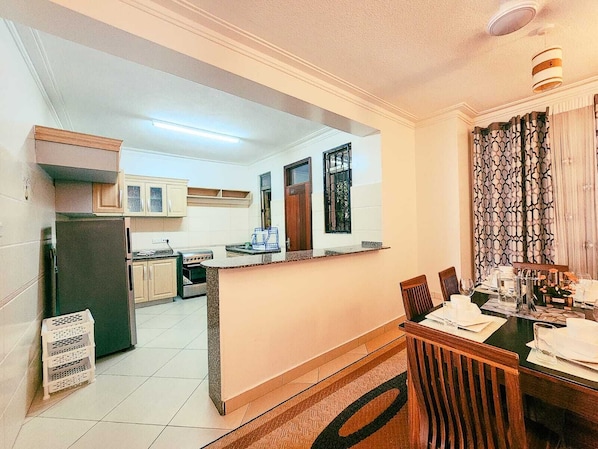 Luxury Apartment, Balcony, City View | Private kitchen