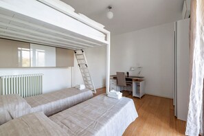 2 室のベッドルーム、アイロン / アイロン台、WiFi、ベッドシーツ