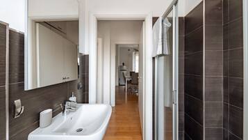 Doccia, asciugacapelli, bidet