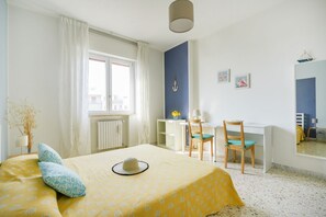 2 bedrooms, iron/ironing board, Internet, bed sheets