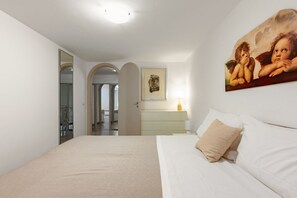 2 chambres, fer et planche à repasser, draps fournis