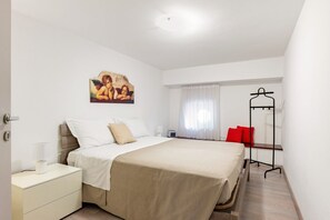 2 bedrooms, iron/ironing board, bed sheets