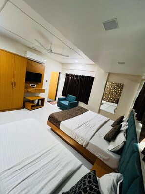 Deluxe Double Room | City view - Hotel Exotic (Ahmedabad)