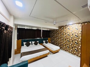 Deluxe Double Room | Soundproofing, free WiFi, bed sheets