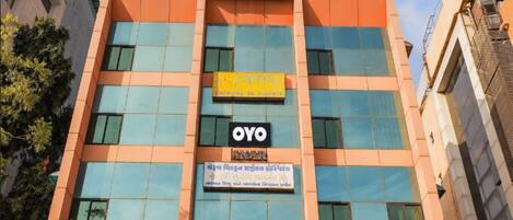 Mặt tiền nơi lưu trú