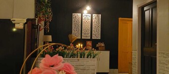 Blossom & Bloom - a Charming 2-bedroom house with WiFi, AC in fabulous Guwahati