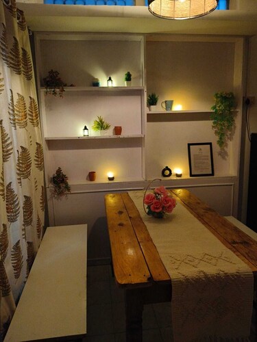 Blossom & Bloom - a Charming 2-bedroom house with WiFi, AC in fabulous Guwahati