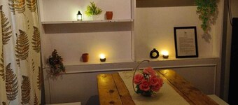 Blossom & Bloom - a Charming 2-bedroom house with WiFi, AC in fabulous Guwahati