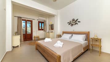 1 bedroom, in-room safe, desk, iron/ironing board