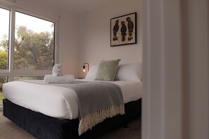 3 bedrooms, iron/ironing board, free WiFi, bed sheets